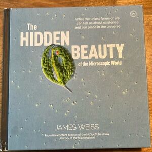 The hidden beauty of the microscopic world hardcover James Weiss